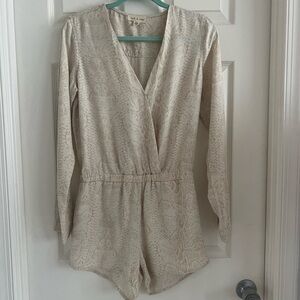 Cloth & Stone long sleeve romper. Snake print. Neutral. EUC. Size XS.